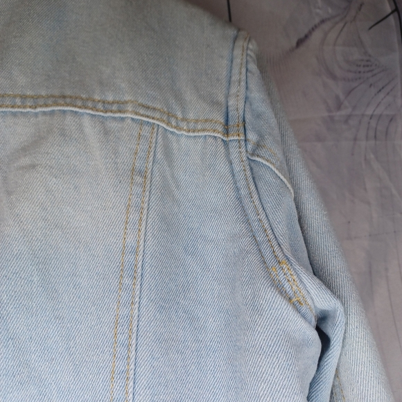Ashley Vintage Charm Lightwash Distressed Denim Trucker Jacket Sherpa Lined - Picture 12 of 13